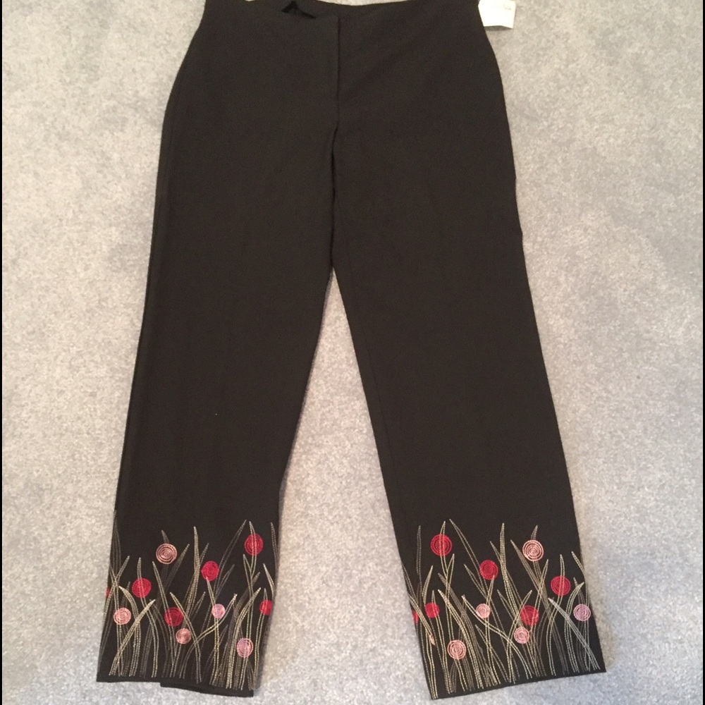 Laundry black ankle length pants w flower detail